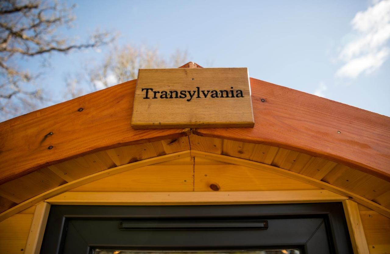 Highland & Transylvania Glamping Pods 罗伊桥 外观 照片