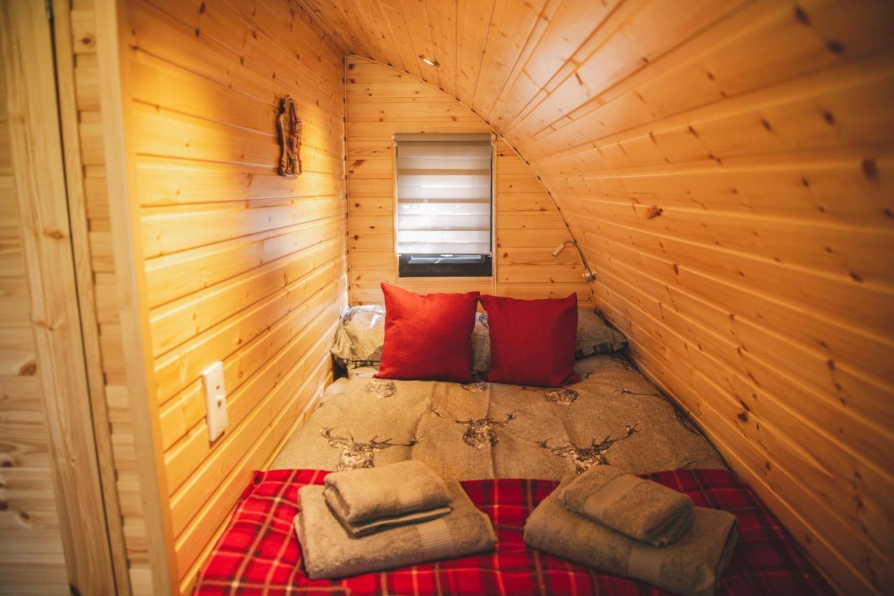Highland & Transylvania Glamping Pods 罗伊桥 外观 照片
