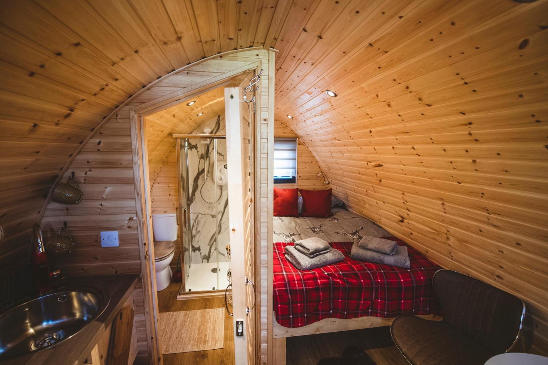 Highland & Transylvania Glamping Pods 罗伊桥 外观 照片