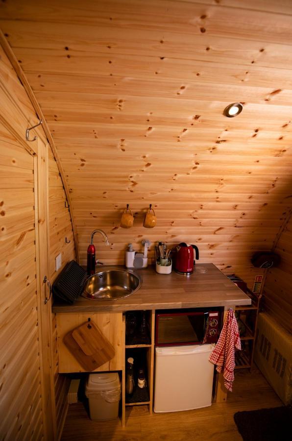 Highland & Transylvania Glamping Pods 罗伊桥 外观 照片