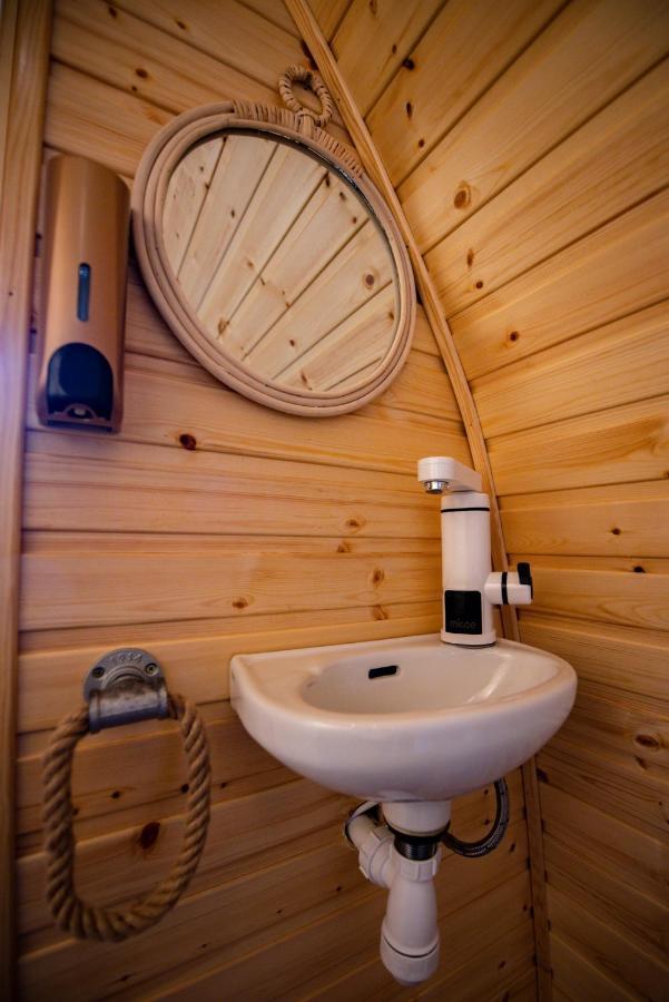 Highland & Transylvania Glamping Pods 罗伊桥 外观 照片